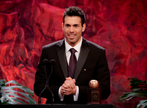 Howard Templer speaking after accepting his Golden Apple Award at ceremonies in Chicago held Oct. 21, 2011 (courtesy Golden Apple Foundation).